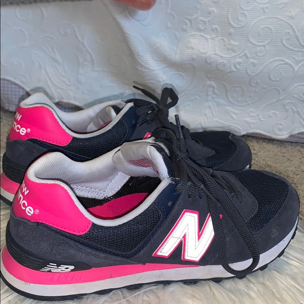 Blue new balance tennis shoes